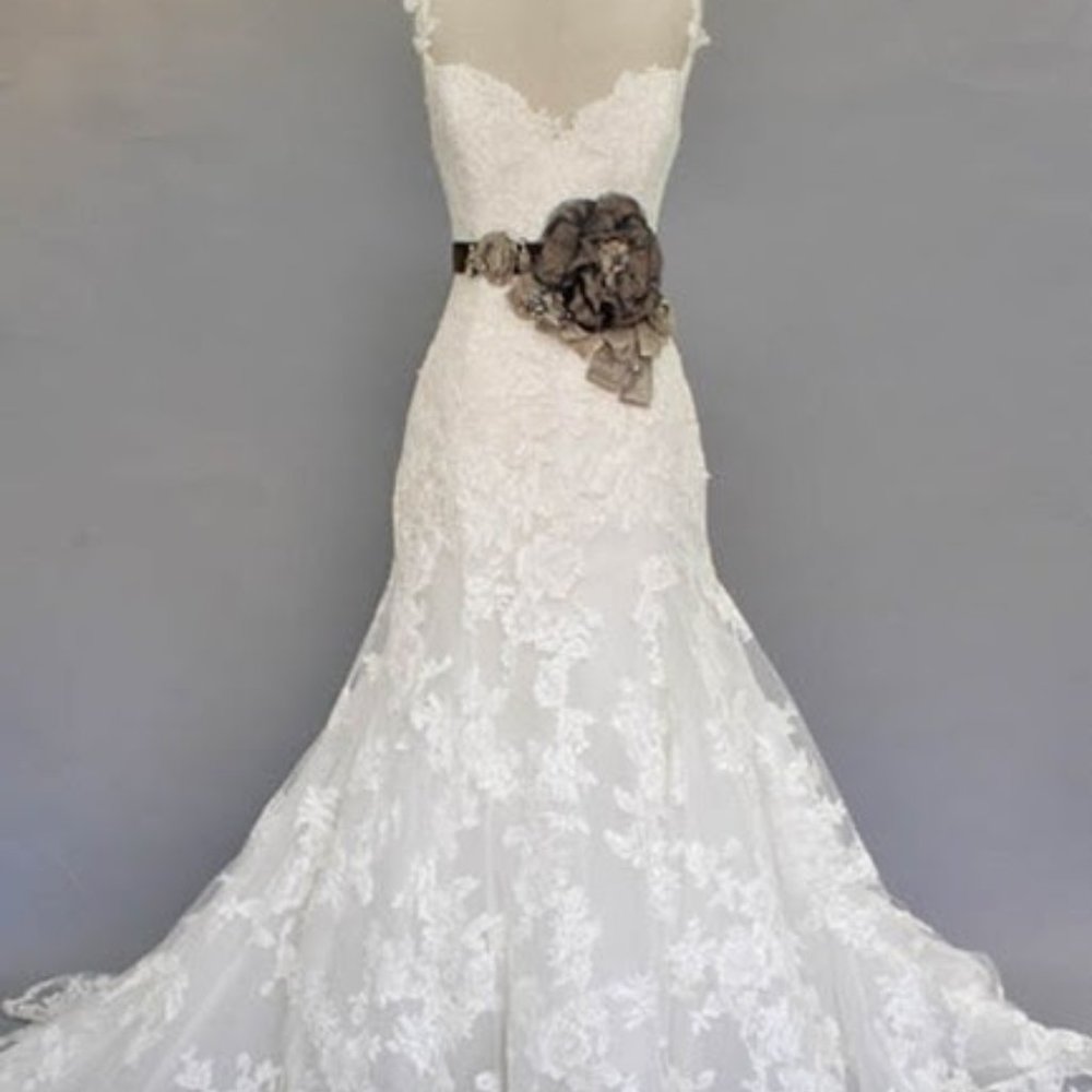 Enzoani Lace Diana  Ivory Wedding Dress, size 8.